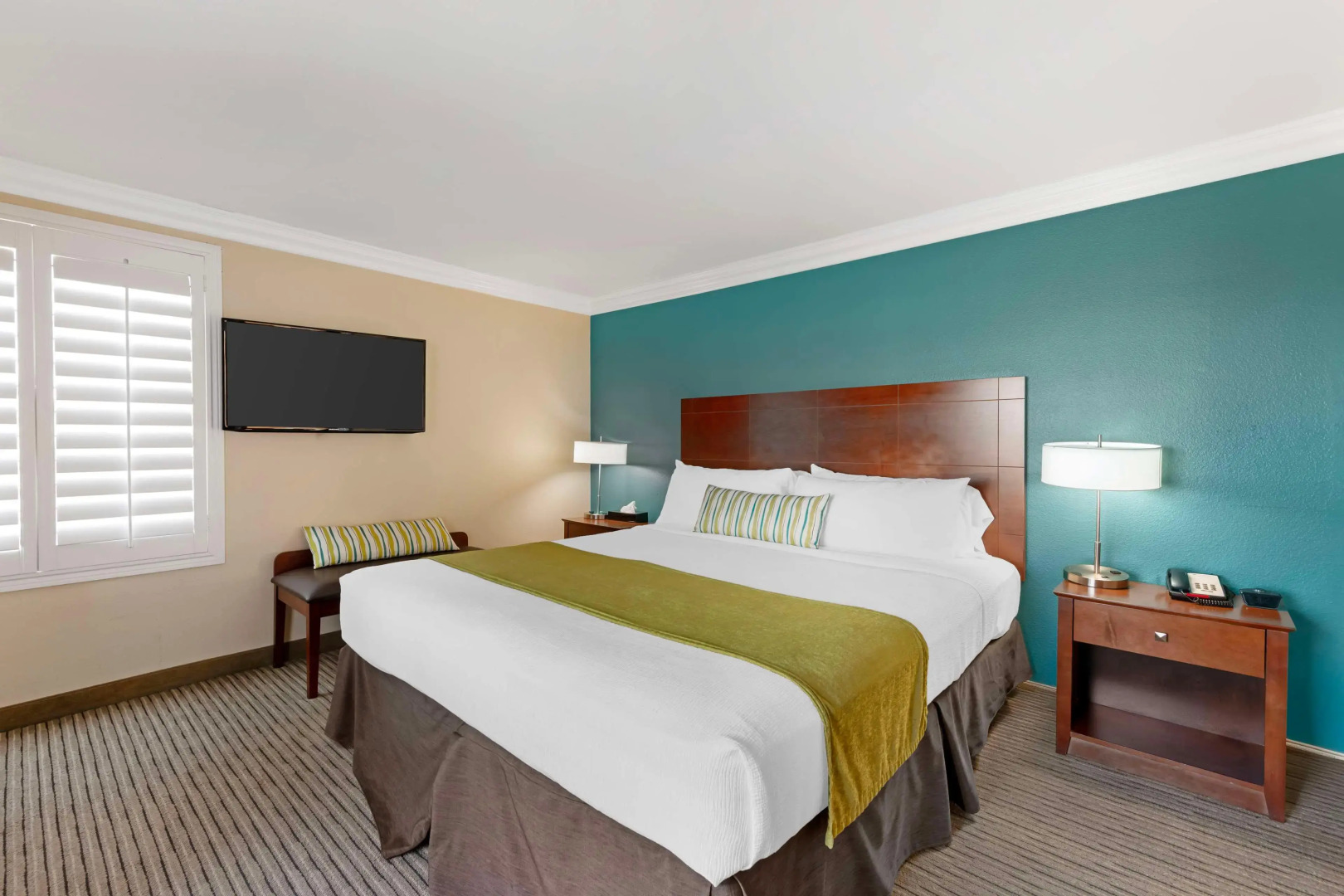 Best Western Harbour Inn & Suites Huntington - Sunset Beach