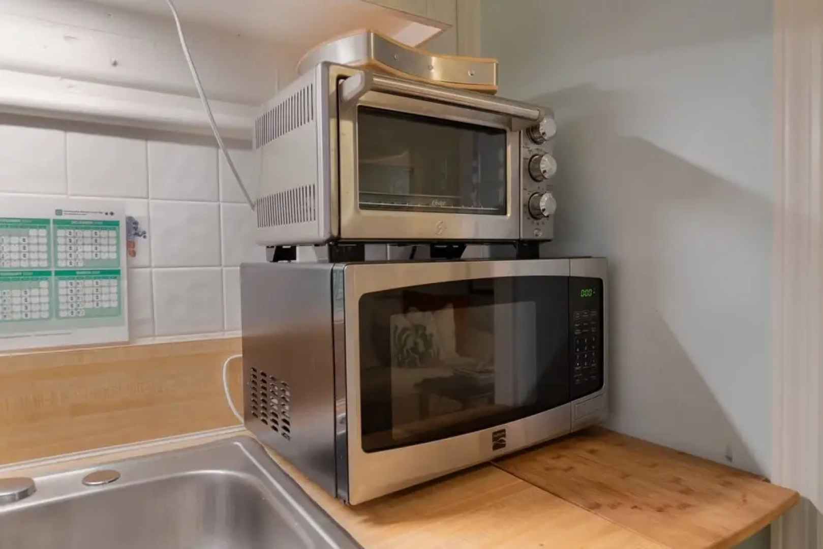 The Secret Garden - The Cottage Near Beach, Shops, Restaurants, Pet Friendly, Close to Lucerne Ave!