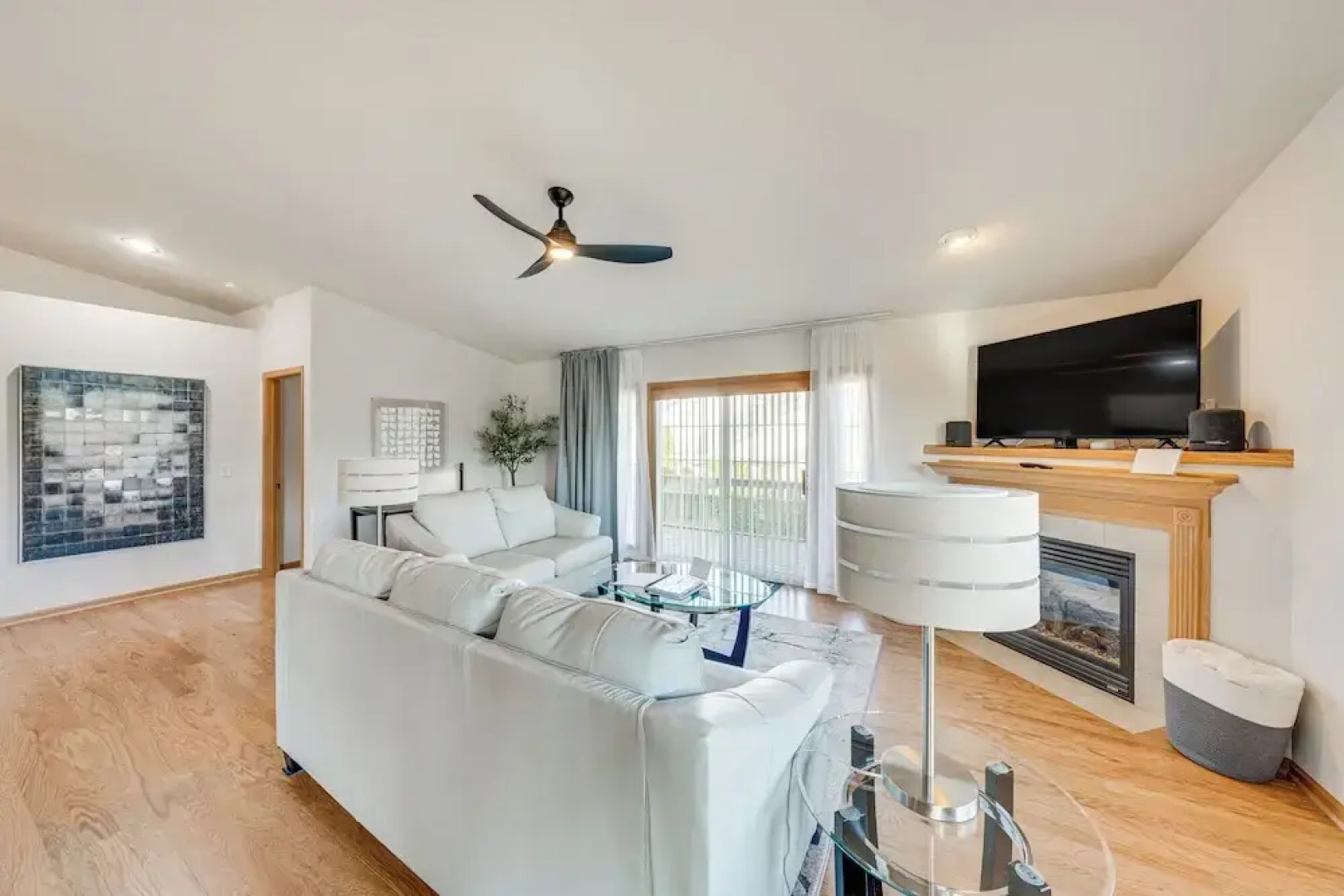 Luxury 'prairie Retreat': 5 Min From Madison!