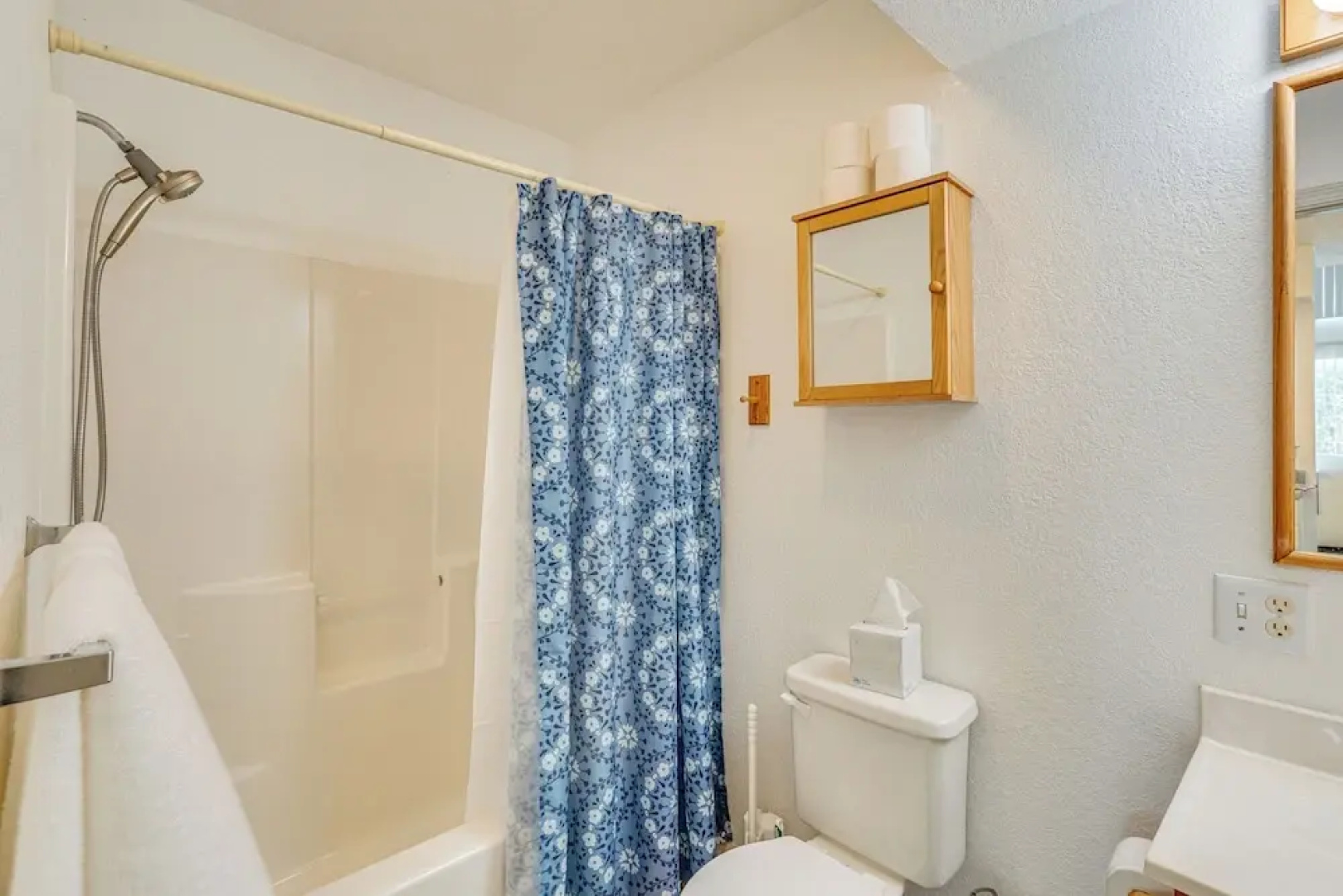 Pet-friendly Lake of the Ozarks Gem!
