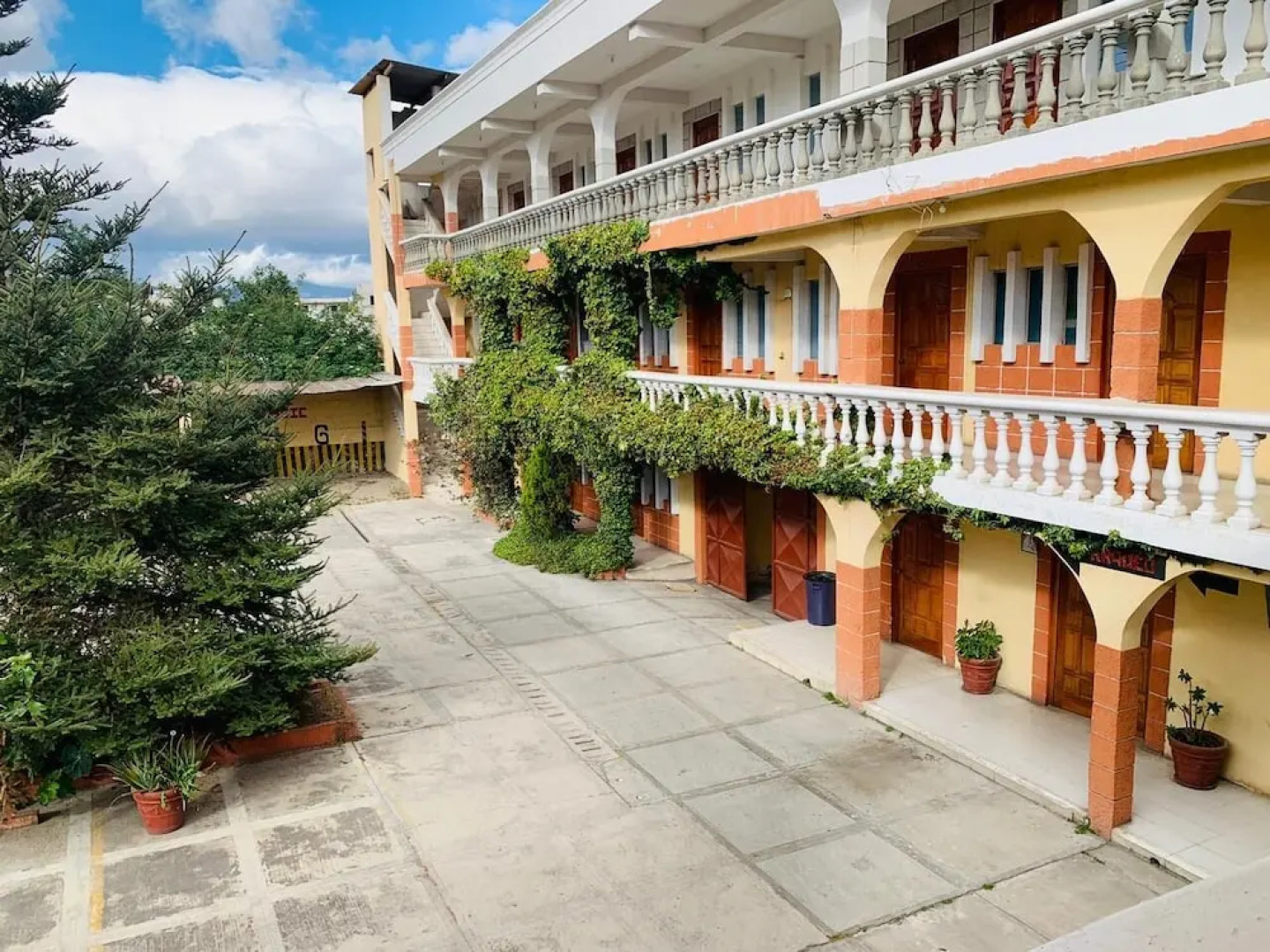 Hotel Real Classic Inn