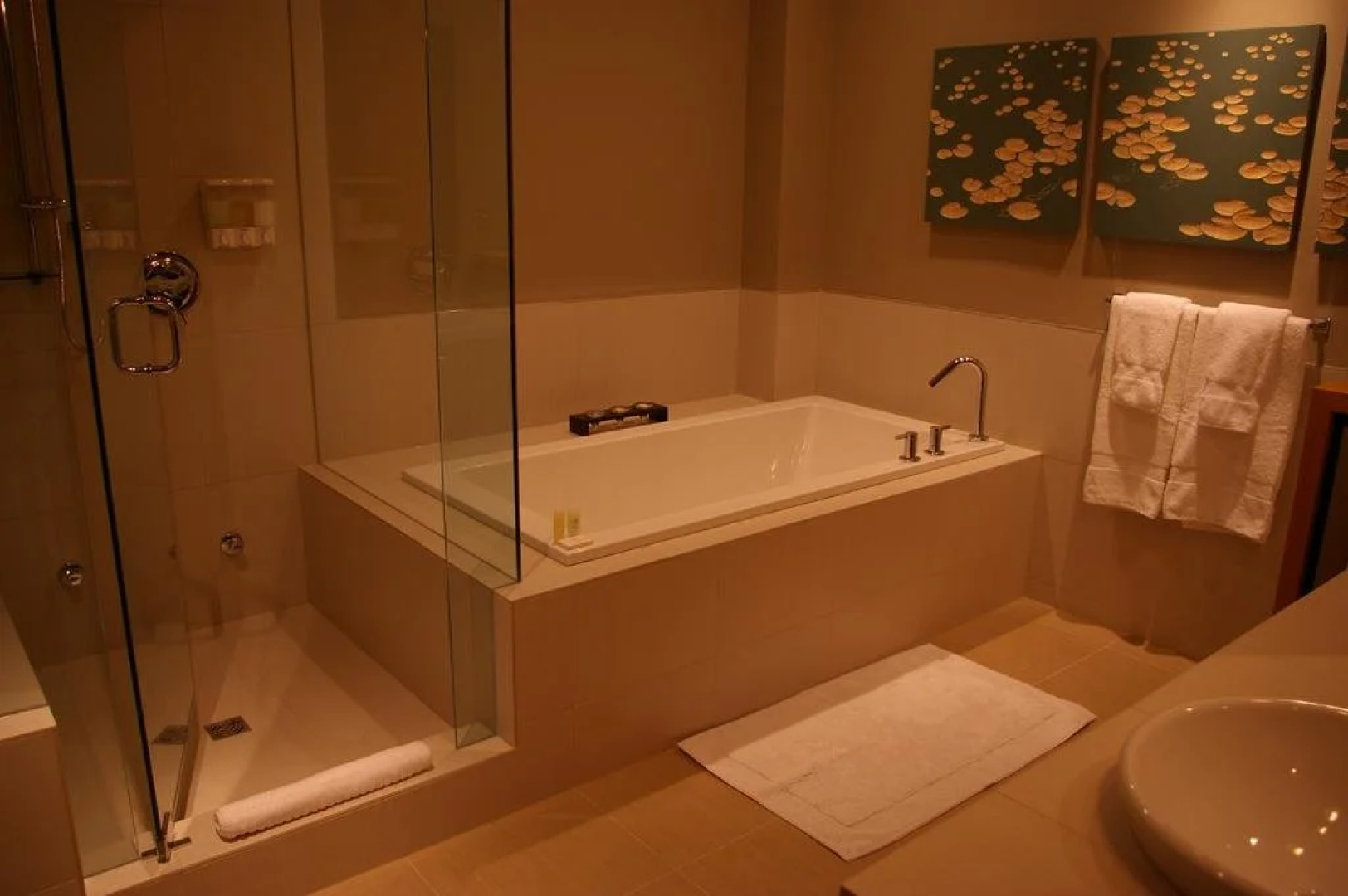 Shades of Jade Inn and Spa