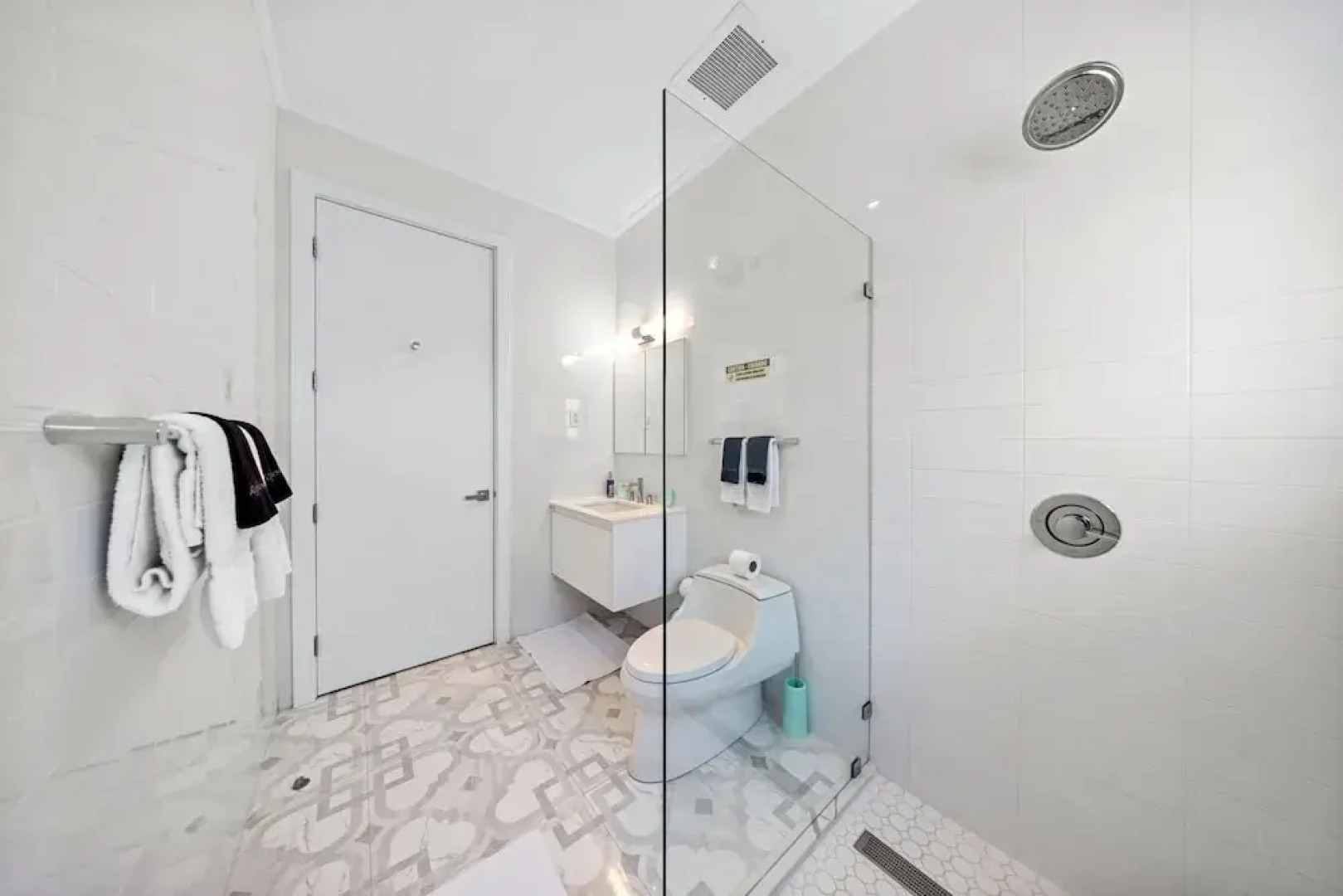 The Cove 106 in Palm Beach Aruba - Prime Location - Free Parking