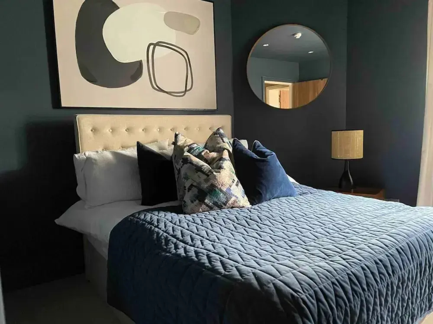 Stunning Apartment by The Leas, West End