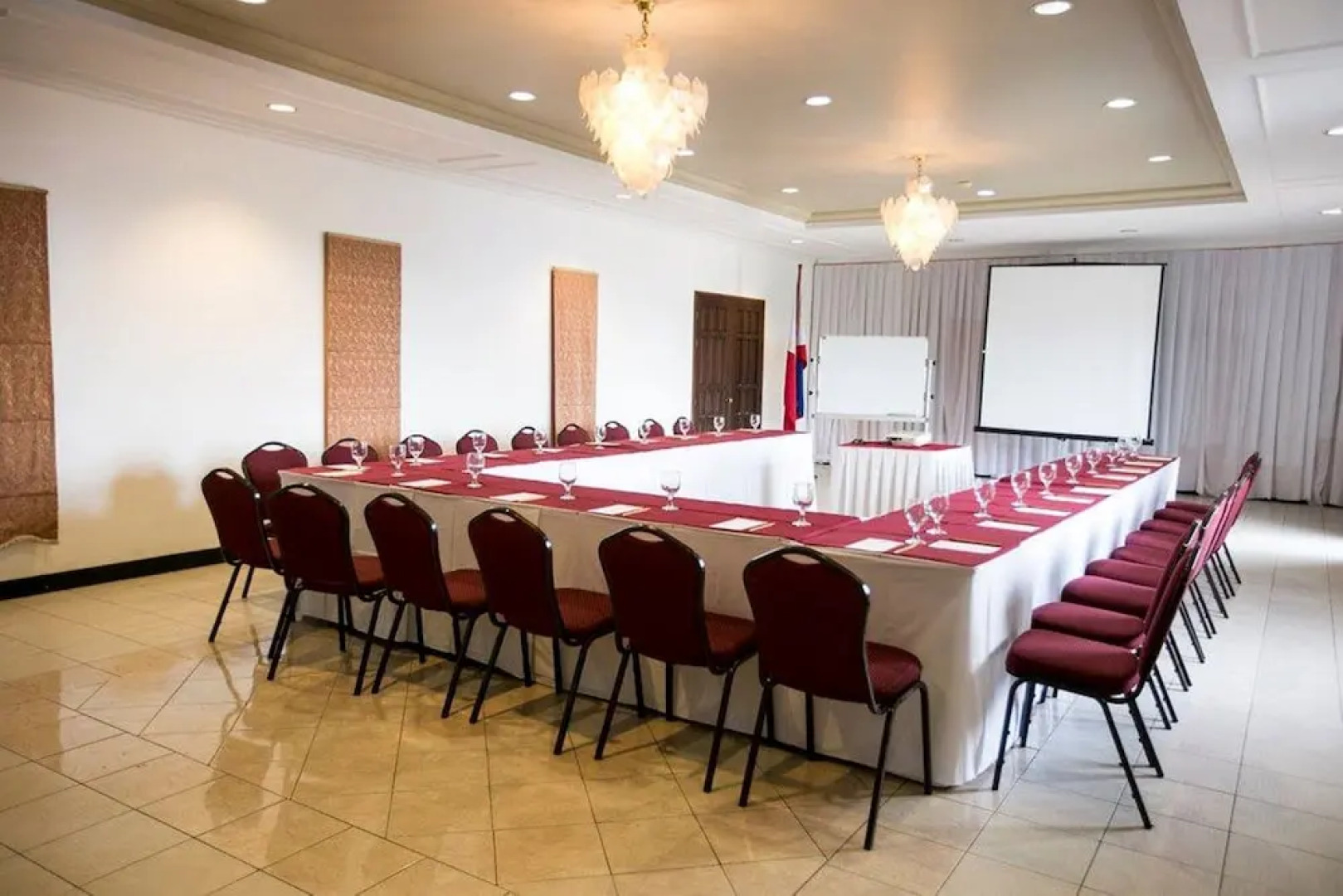 Queen Margarette Hotel - Main