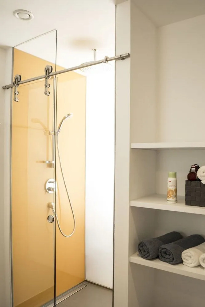 7 Hotel & Boardinghouse