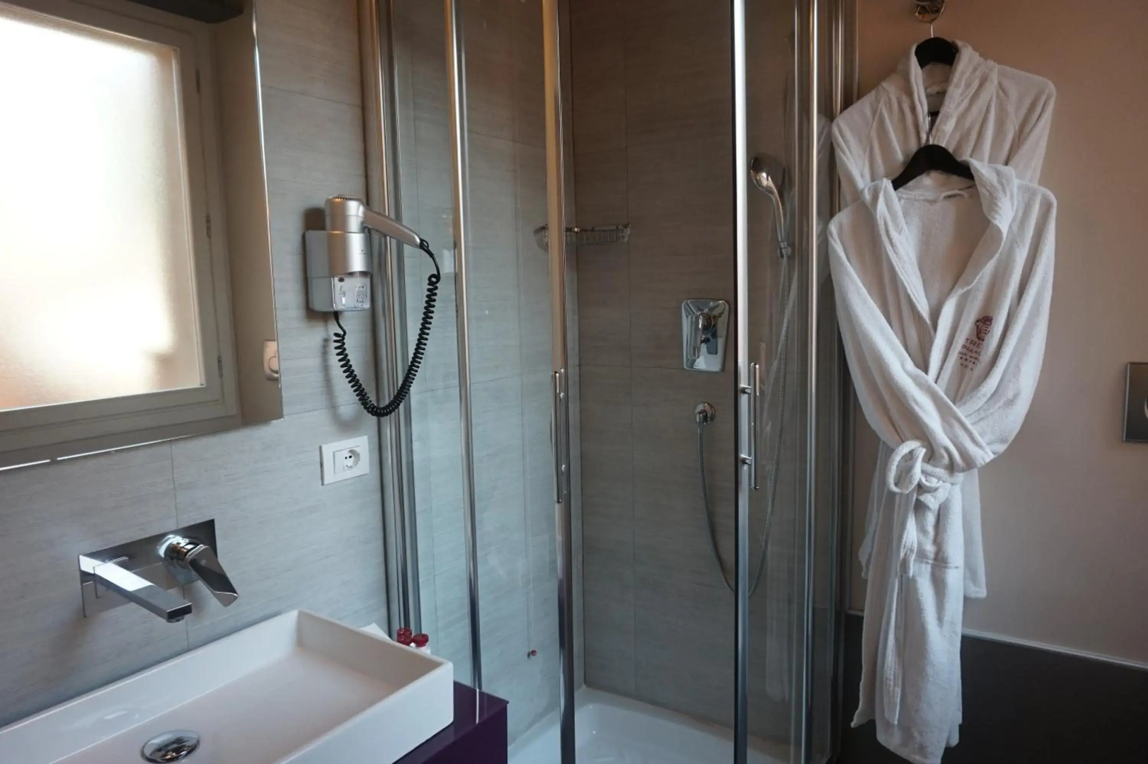 Trevi Palace Luxury Inn