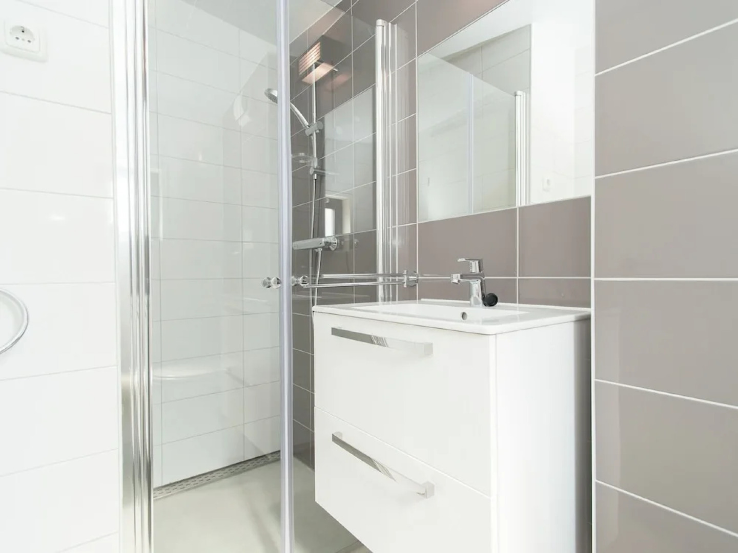 Modern Lodge With Nice Terrace, in Bloemendaal