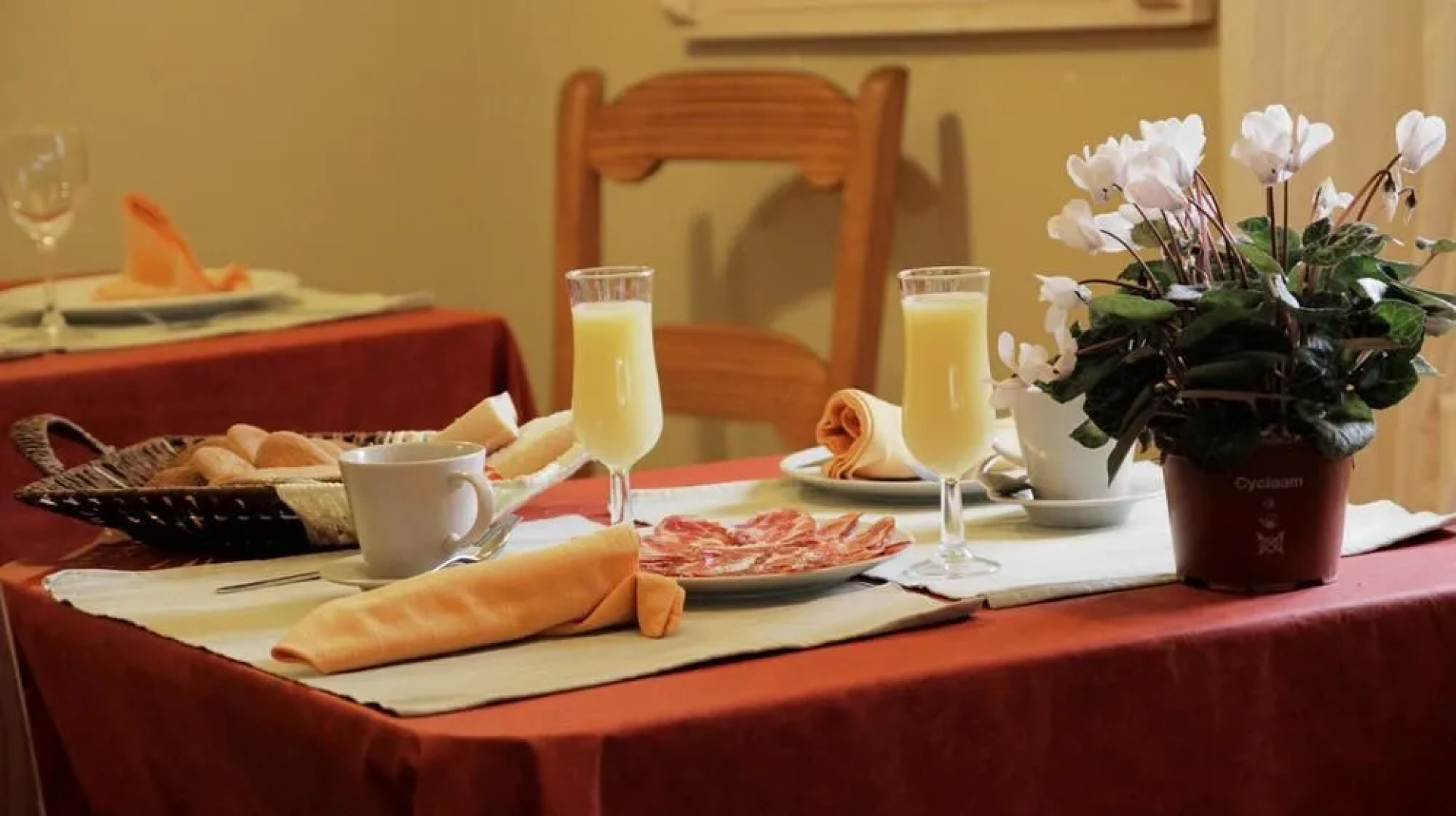 Hotel Laureana Marcos