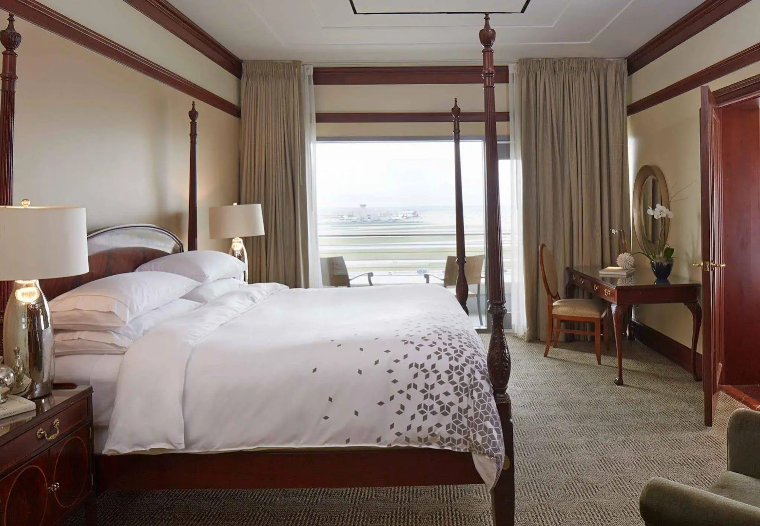 Renaissance Concourse Atlanta Airport Hotel