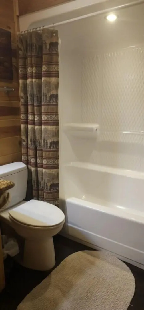 Shine on Harvest Moon With Private Grill and Hot Tub by Redawning