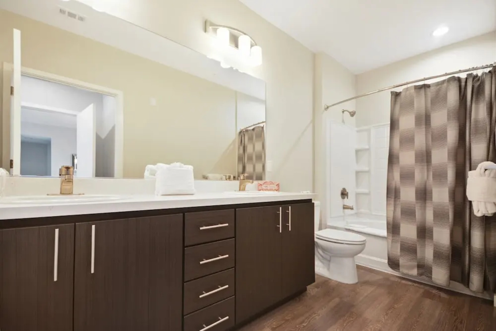 Global Luxury Suites in Menlo Park