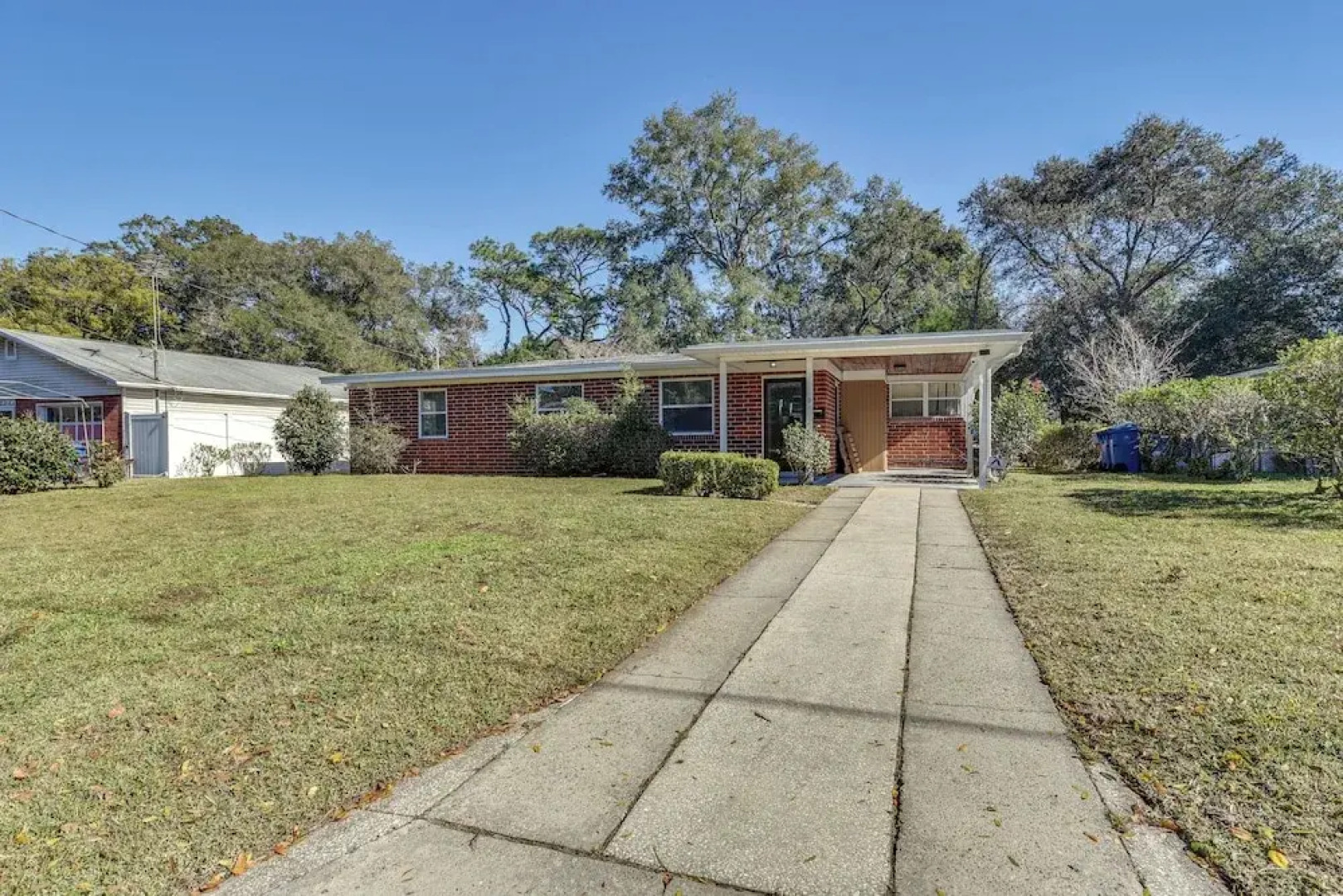 Spacious Jacksonville Home: 6 Mi to Downtown!