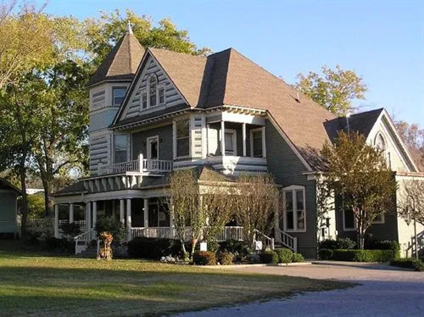 Four Winds Victorian Venue & Suites