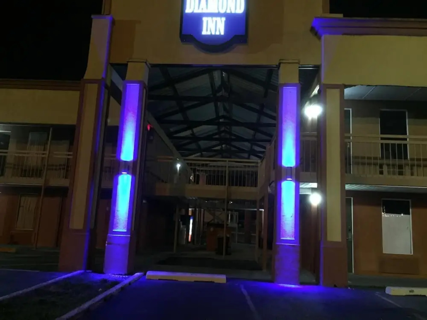 Super 8 - Jackson Central