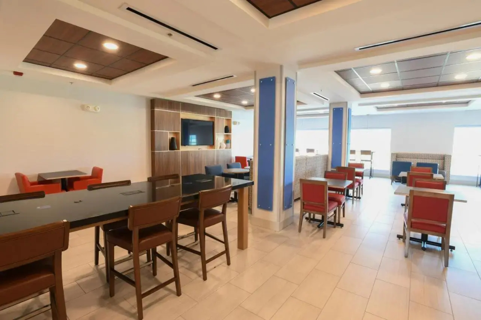 Holiday Inn Exp Richwood Cincinnati S