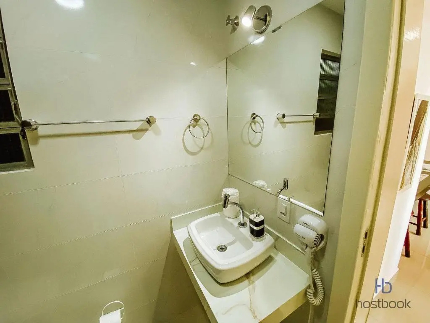 Apto a beira mar no Centro - WIFI 200MB - Netflix - Cozinha equipada - Portaria 24h - Ar condicionado