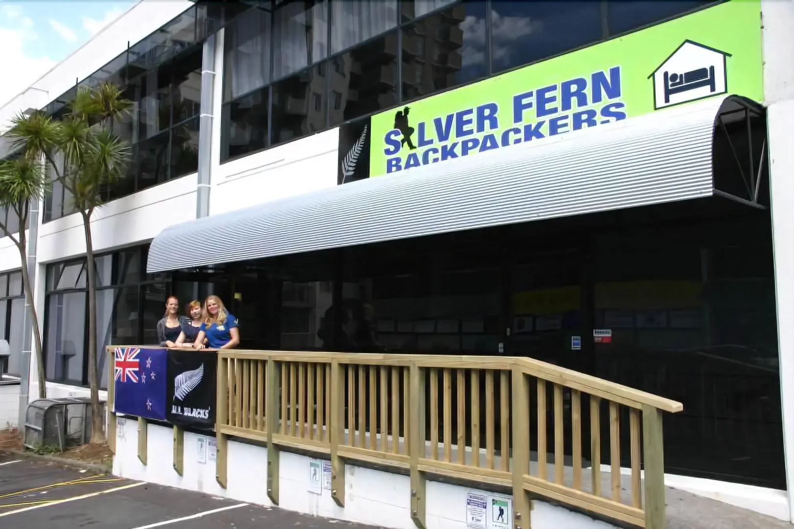 Silverfern Backpackers
