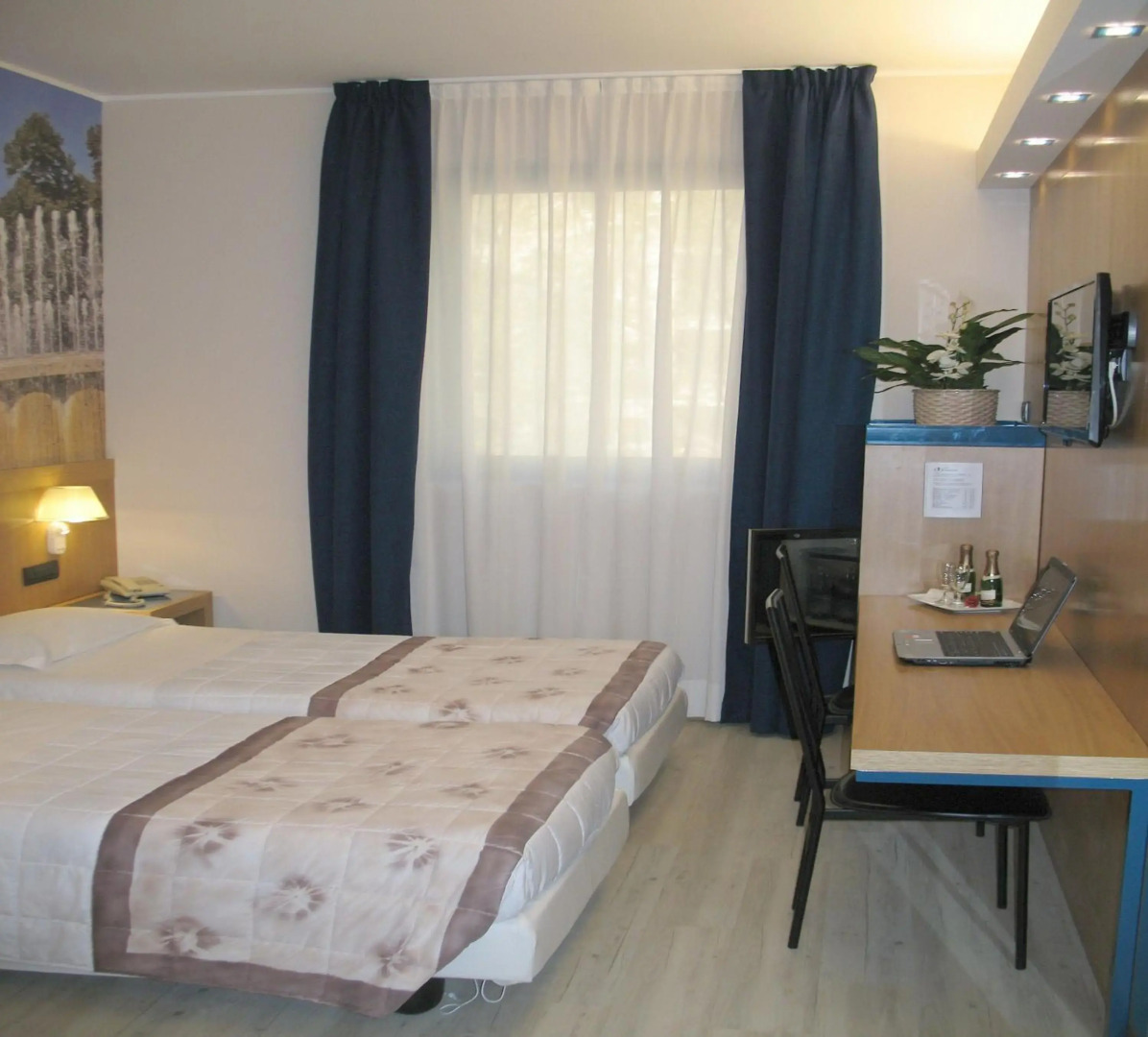Lantana Resort Hotel & Apartments