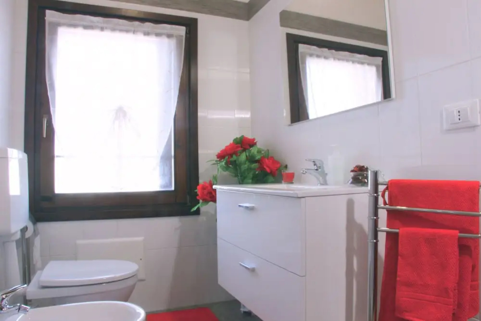 1 Bed-sleeps 4-town Centre-free Parking-aircon