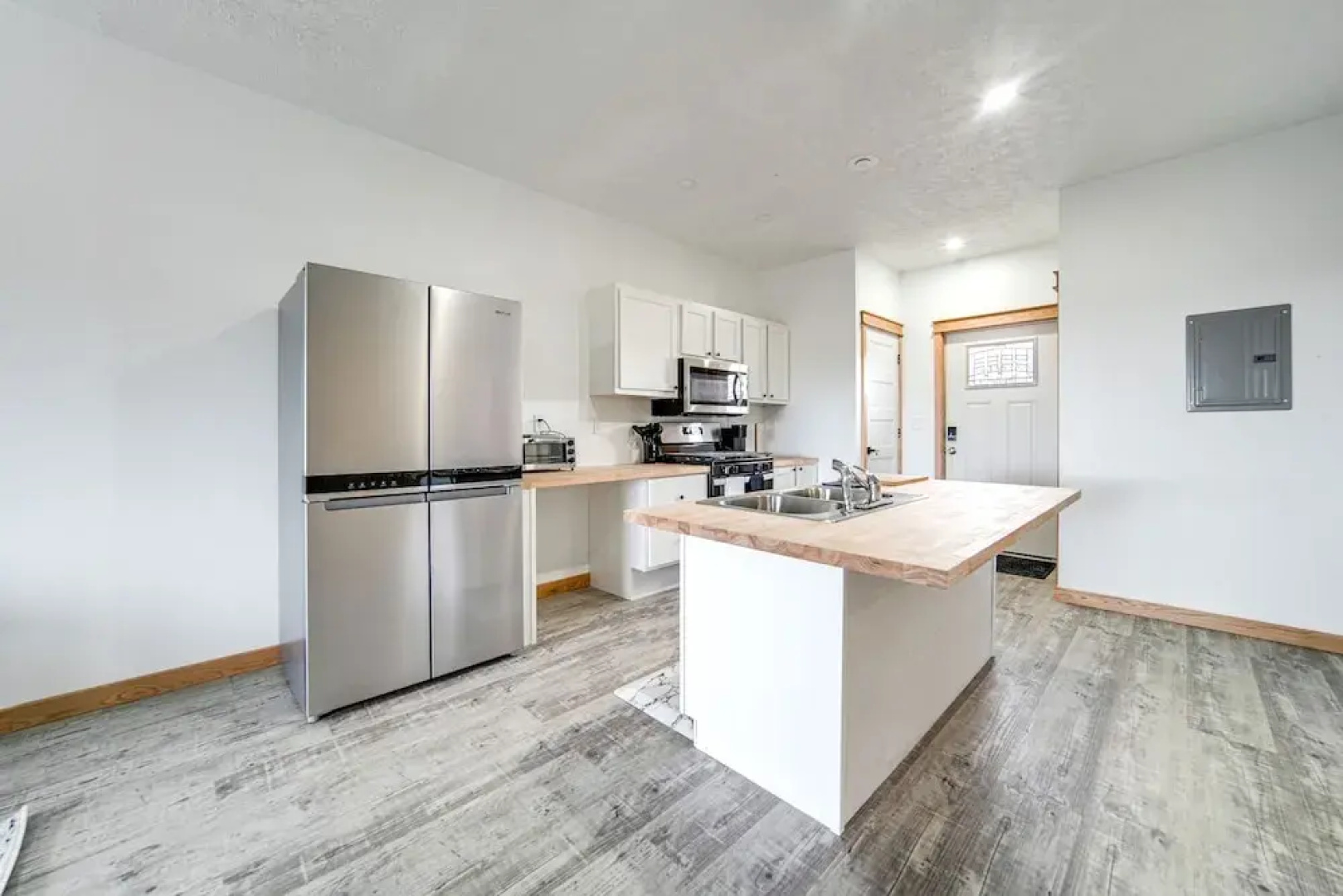 4 Mi to Lake Erie: Condo in Golf Community