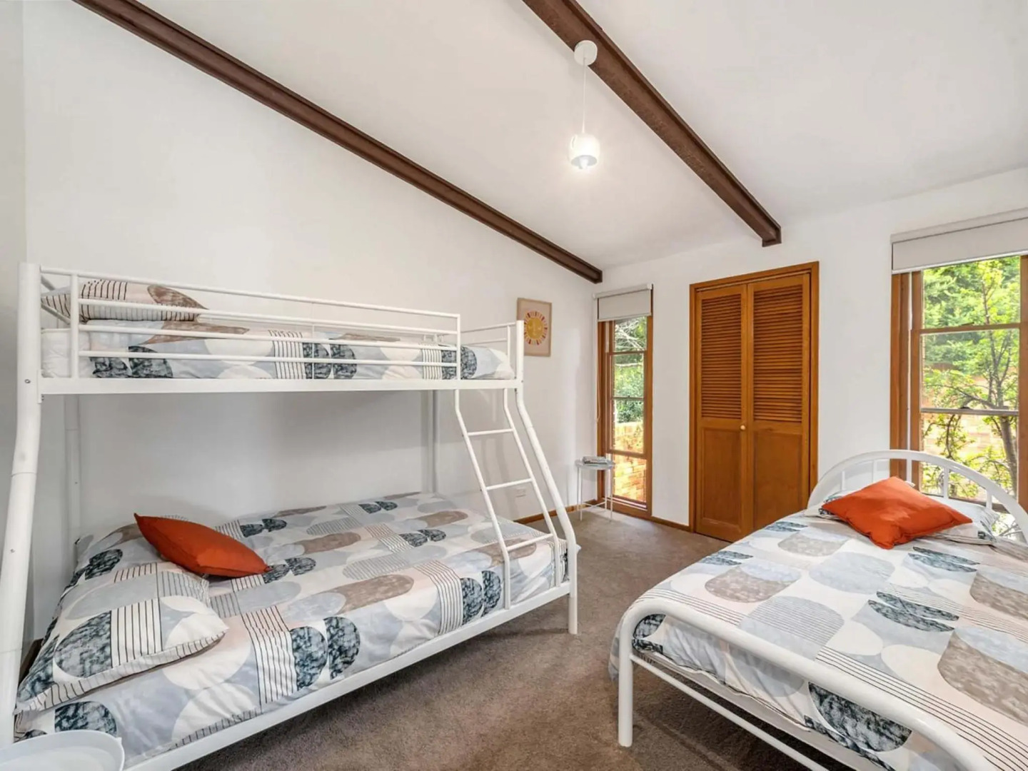 CLOUD NINE Gerringong 4pm Check Out Sundays except Peak season