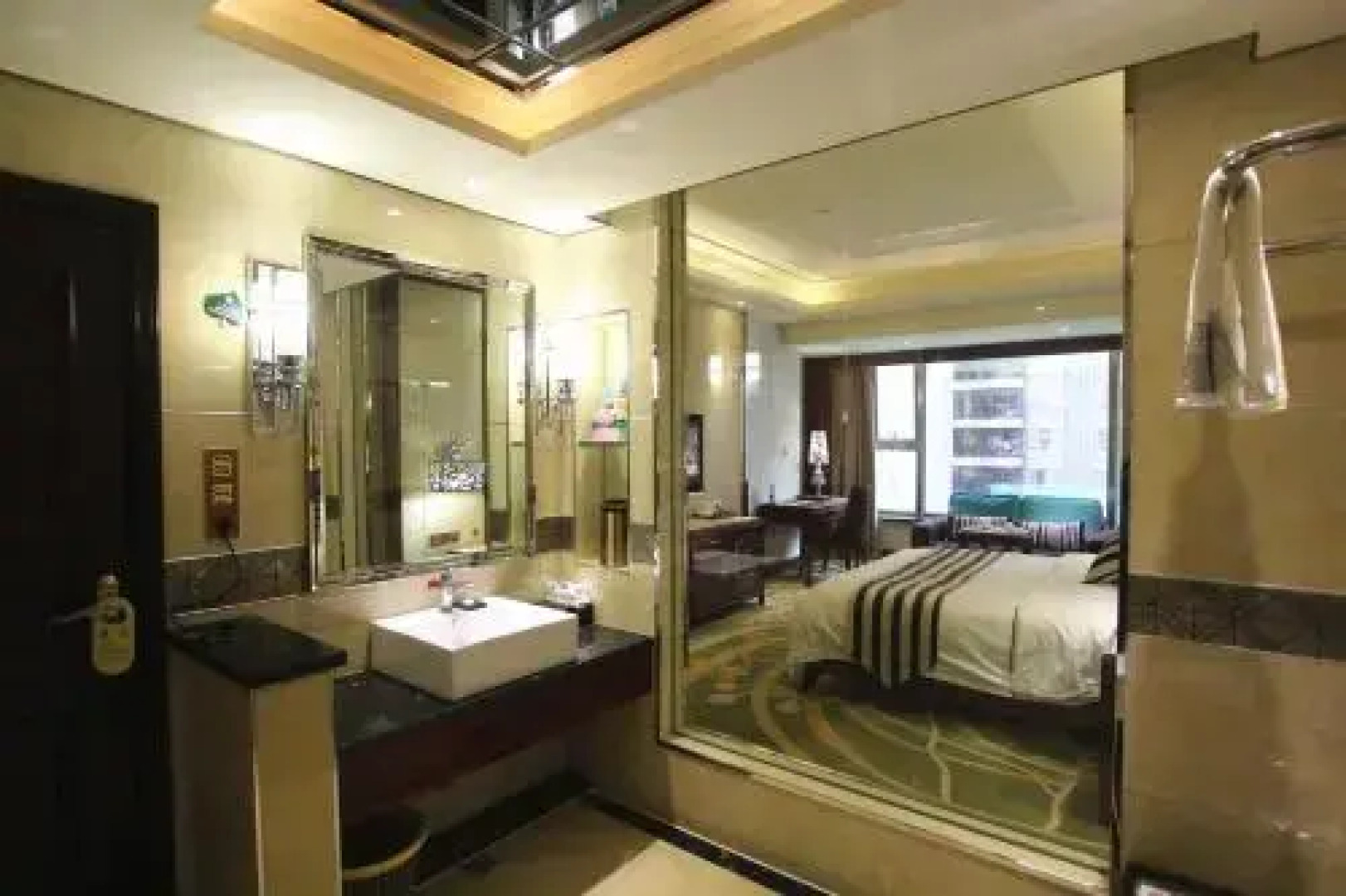 Yuelin Hotel Fenghua