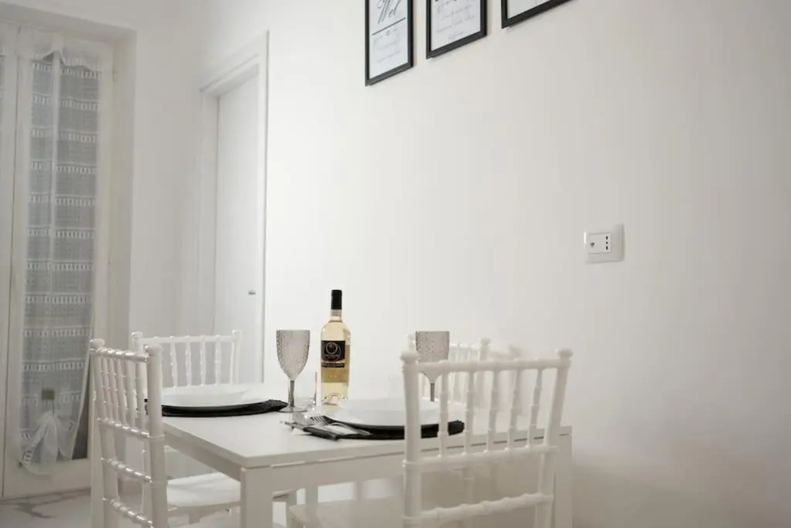 NewLife 8.15 Holiday Home Black