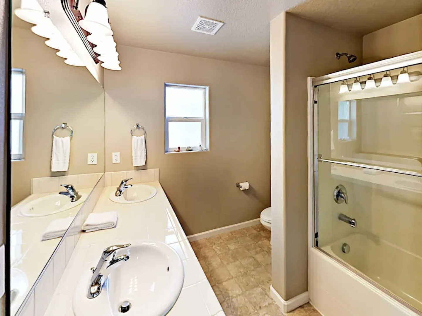 1595 Sundown Home 2 Bedrooms 2.5 Bathrooms Home