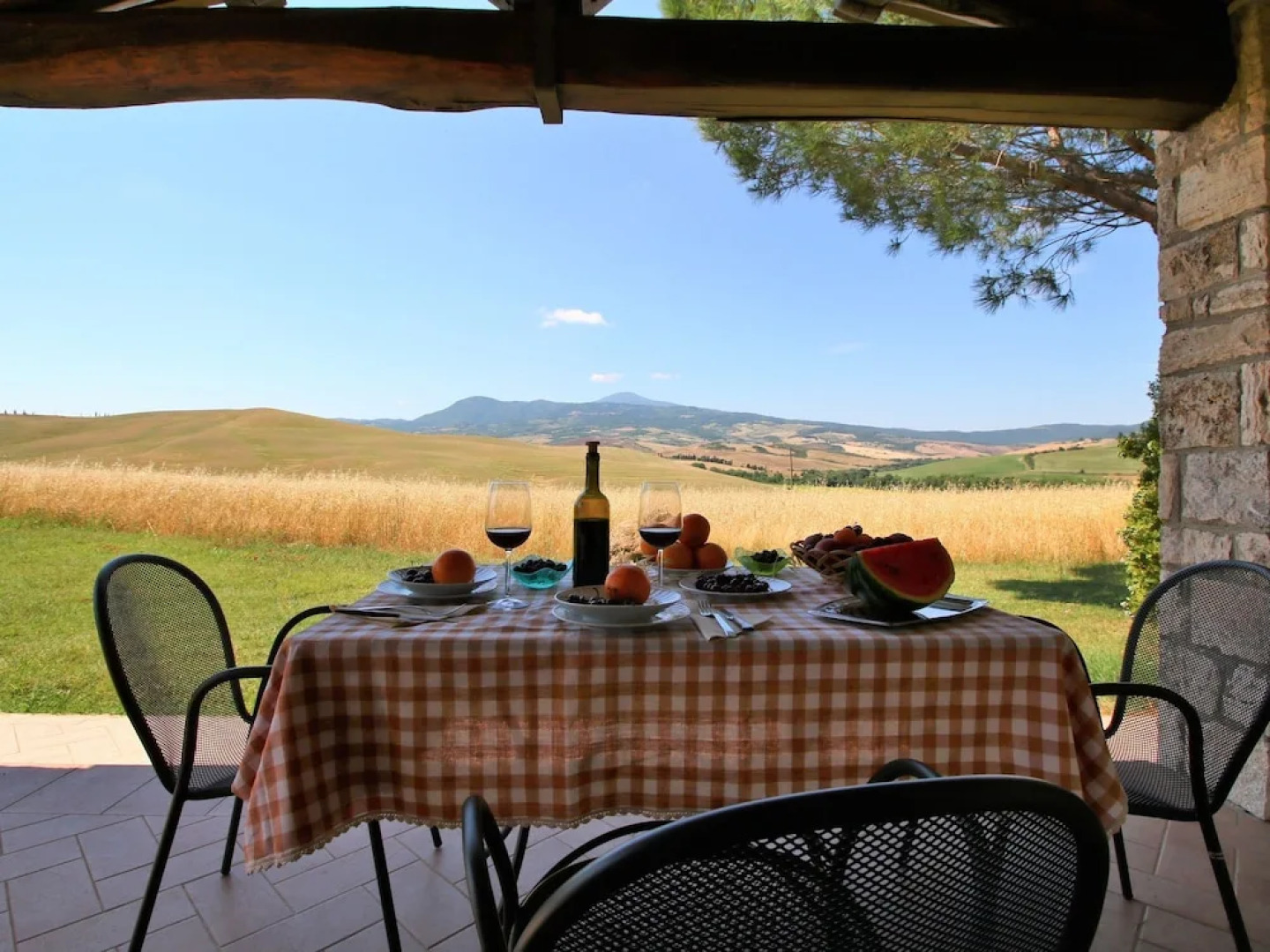Farmhouse on a hill in the breathtaking Tuscan countryside