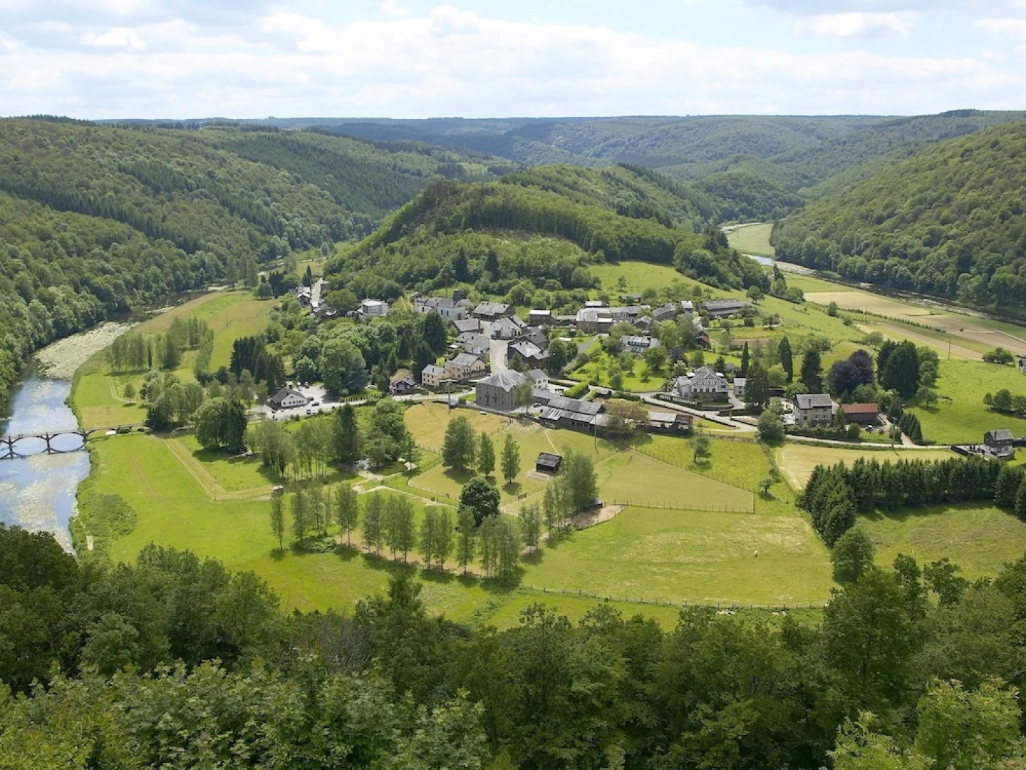 Calm Holiday Home with Garden in Bièvre