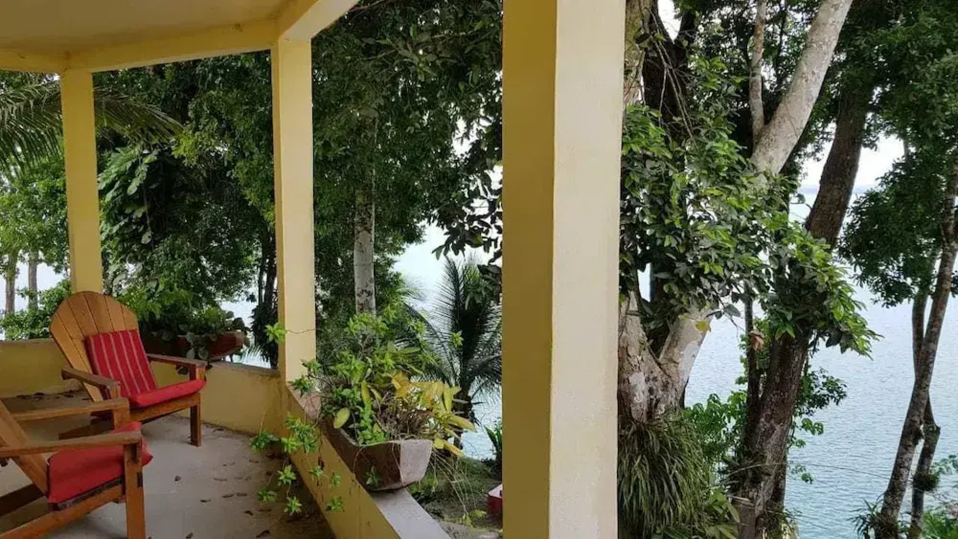 Gucumatz Lakeside Inn