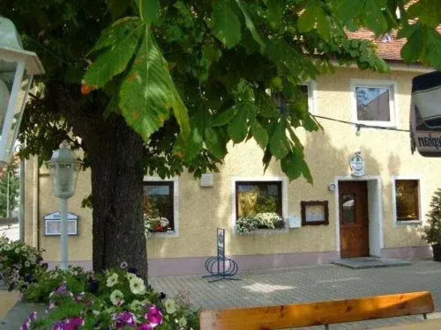 Assos Hotel Restaurant