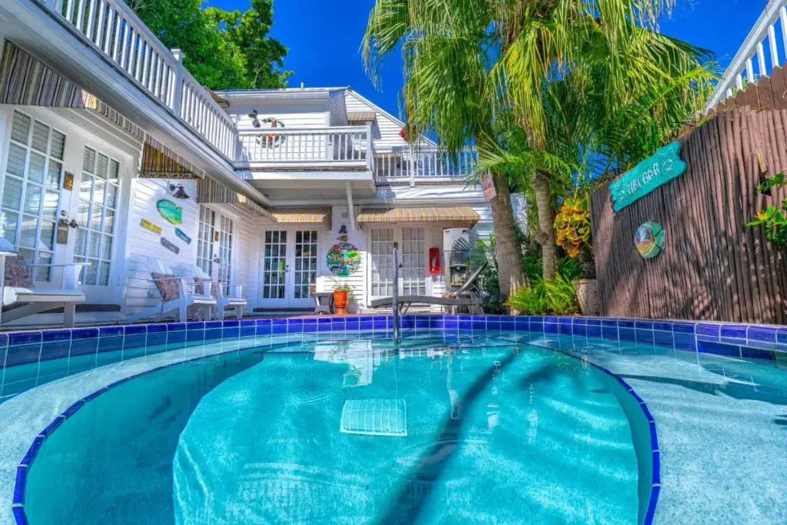 Seascape Tropical Inn - Adult Exclusive