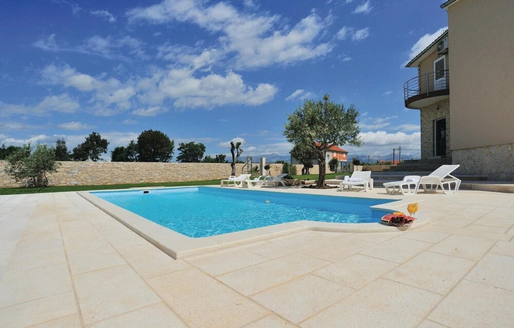 Beautiful Home in Pridraga With Wifi and 5 Bedrooms