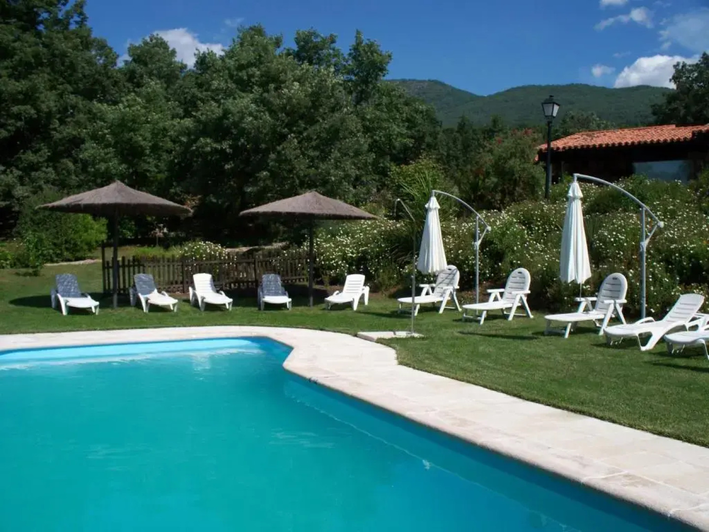 Apartamentos El Roble