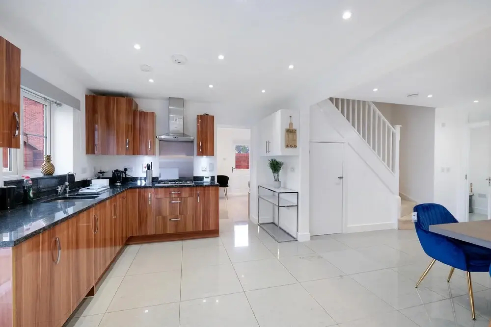 Luxury 5 bedroom Serviced Hse Leavesden