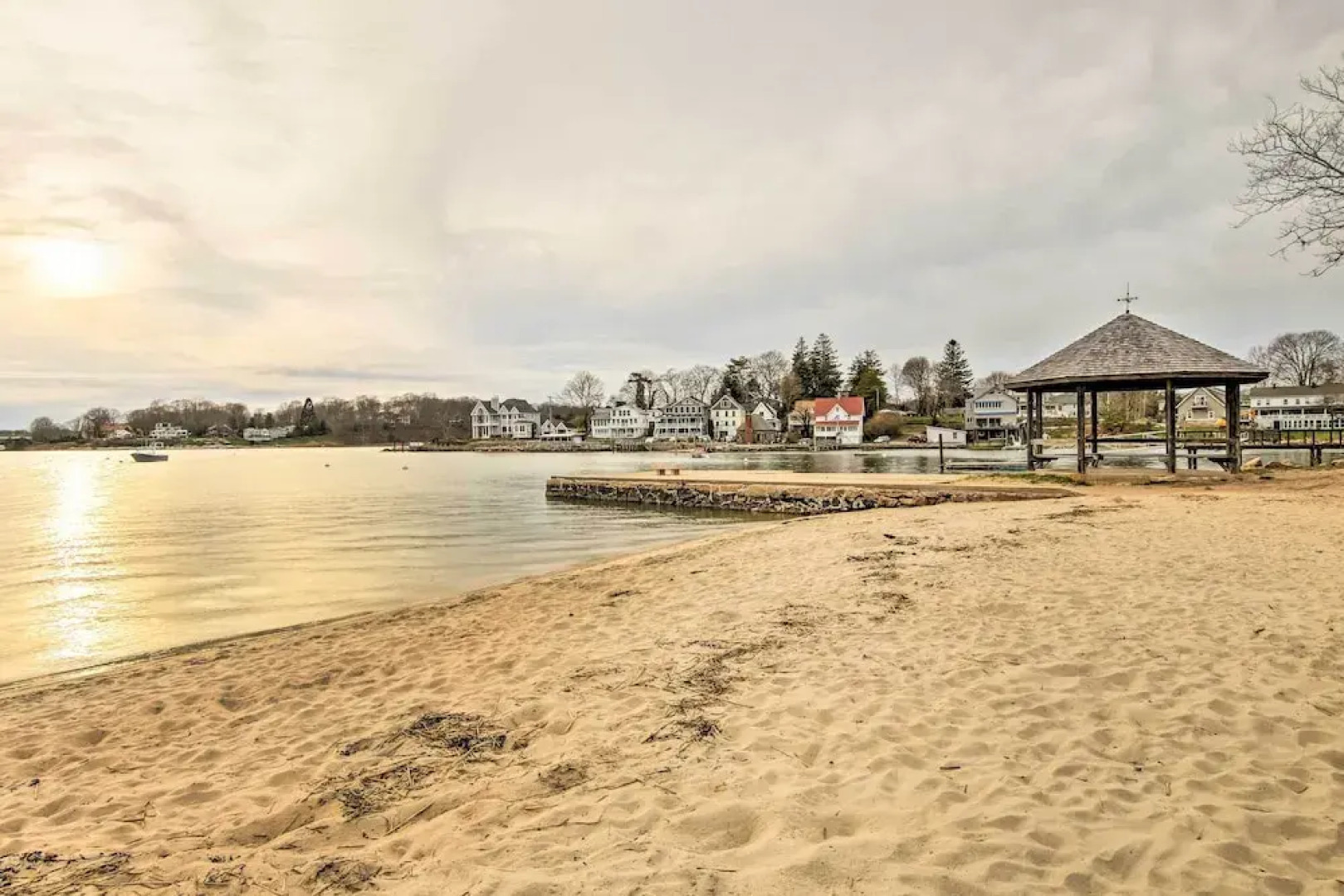 Pet-friendly Branford Apt - 10 Min Walk to Beach!