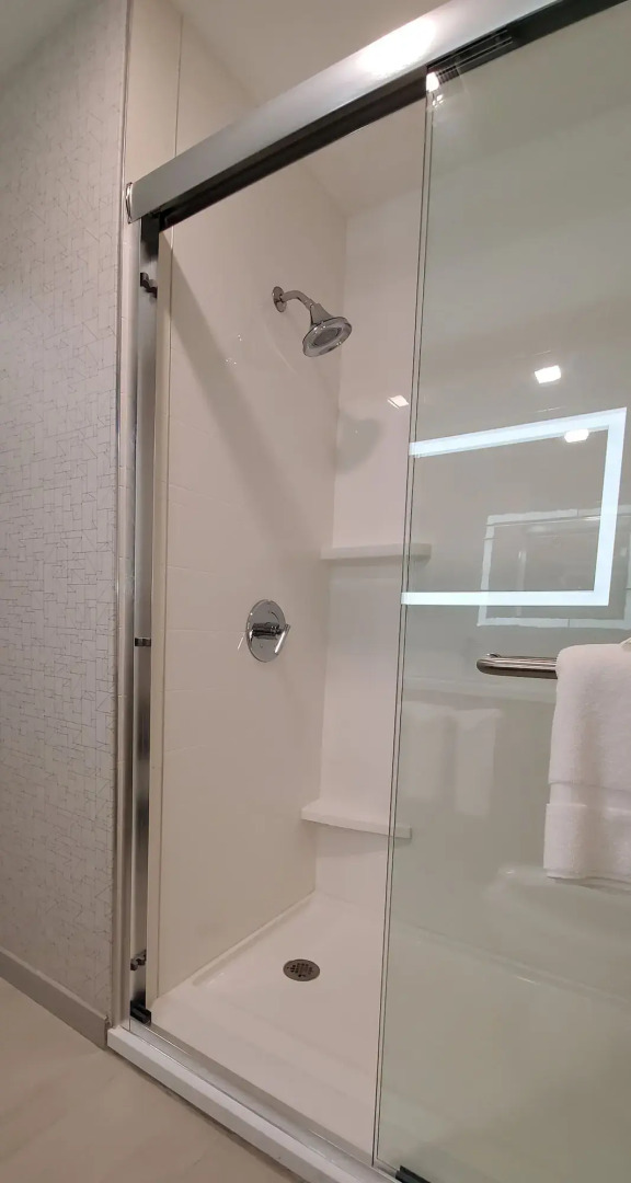 Holiday Inn Express & Suites Lake Forest by IHG