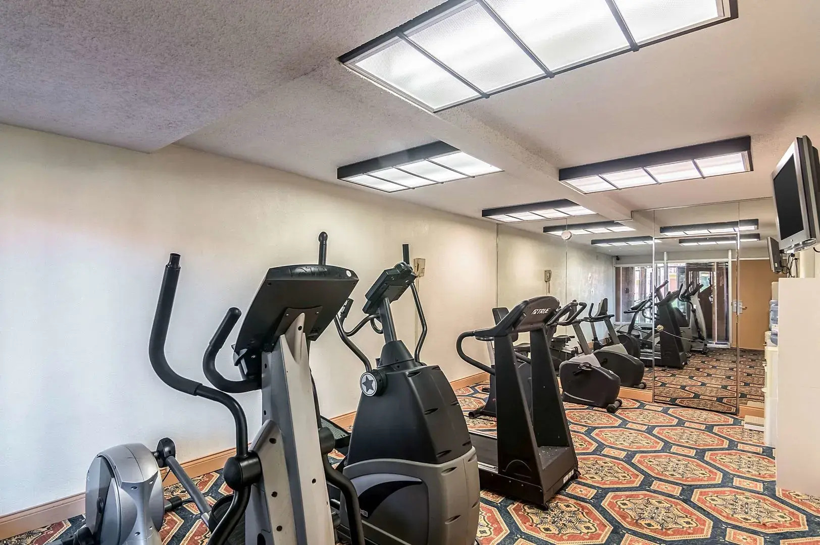 Budget Host Inn & Suites