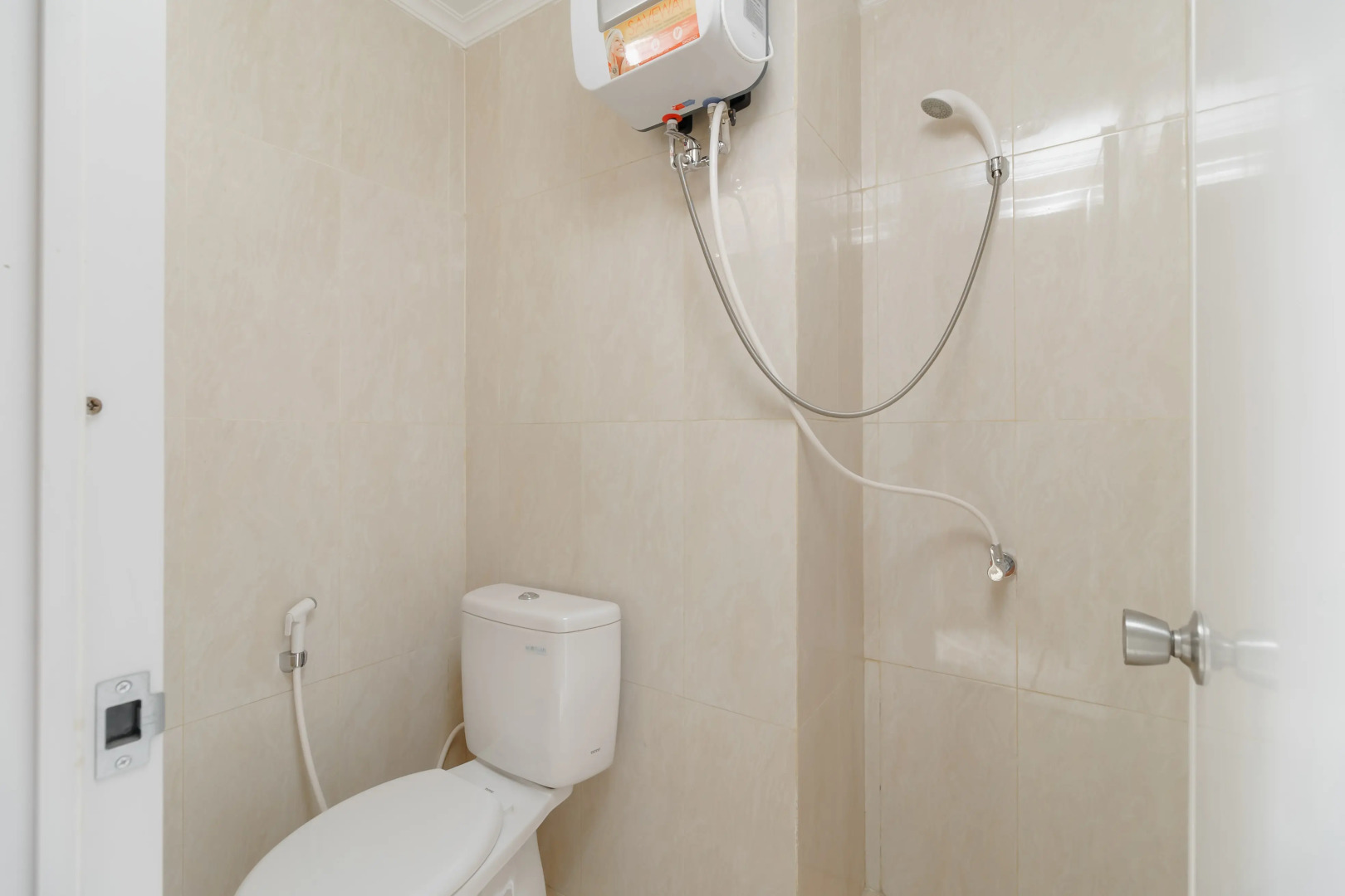 RedDoorz Apartment Syariah @ Green Lake View Cimanggis