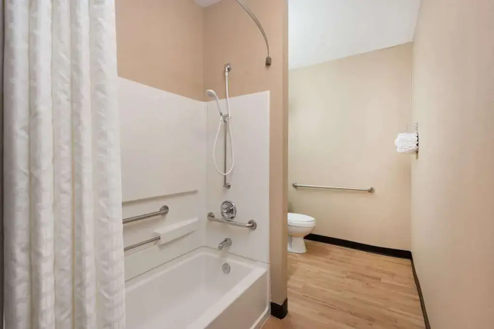 Super 8 Blue Springs