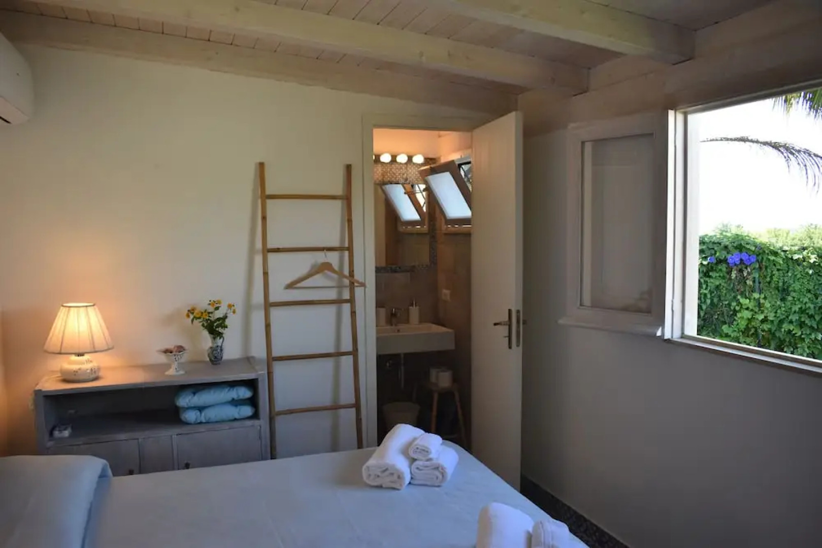 Stunning Villa With Private Pool Chlorine-free and Jacuzzi