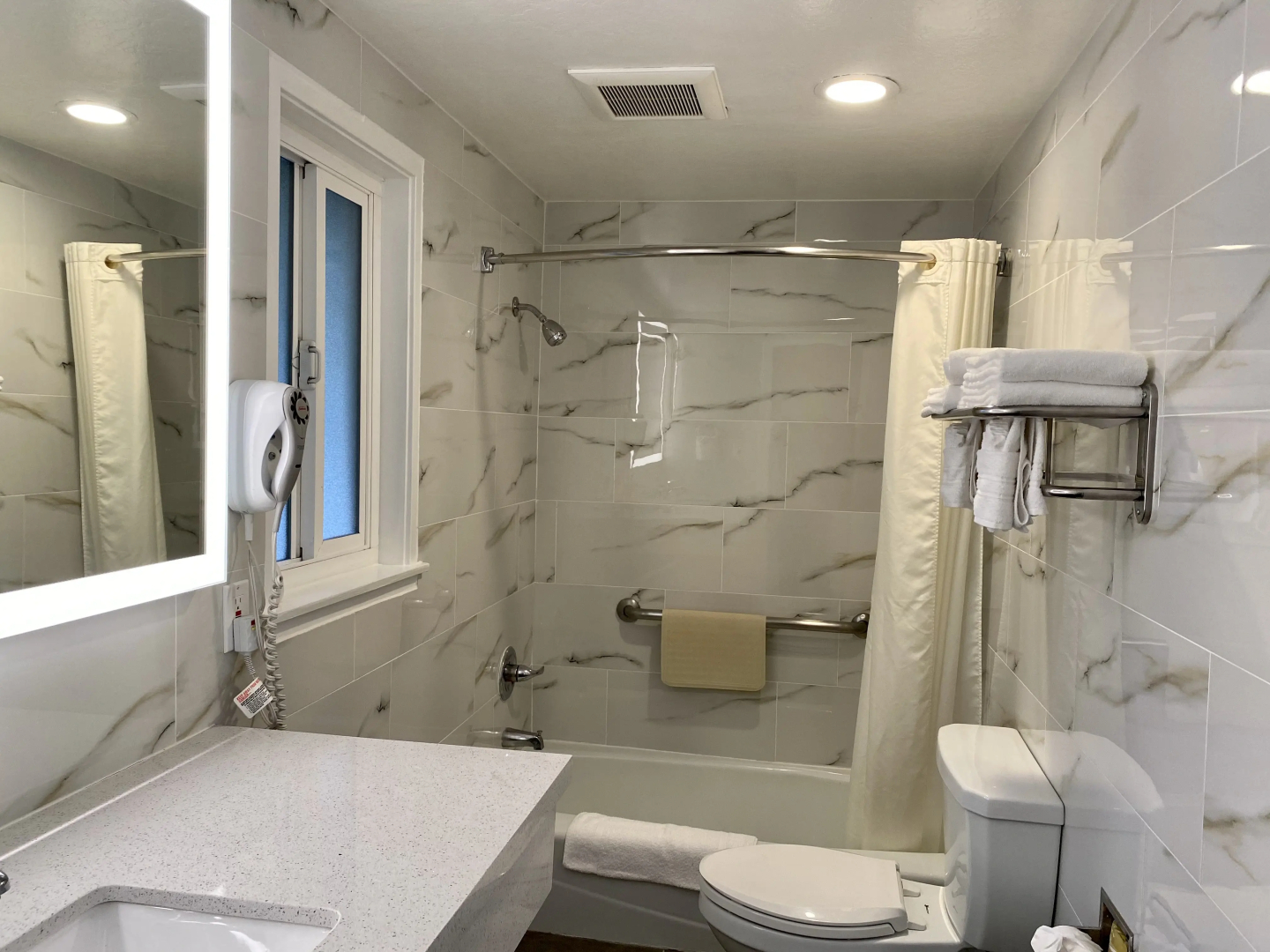 Aura Inn Monterey