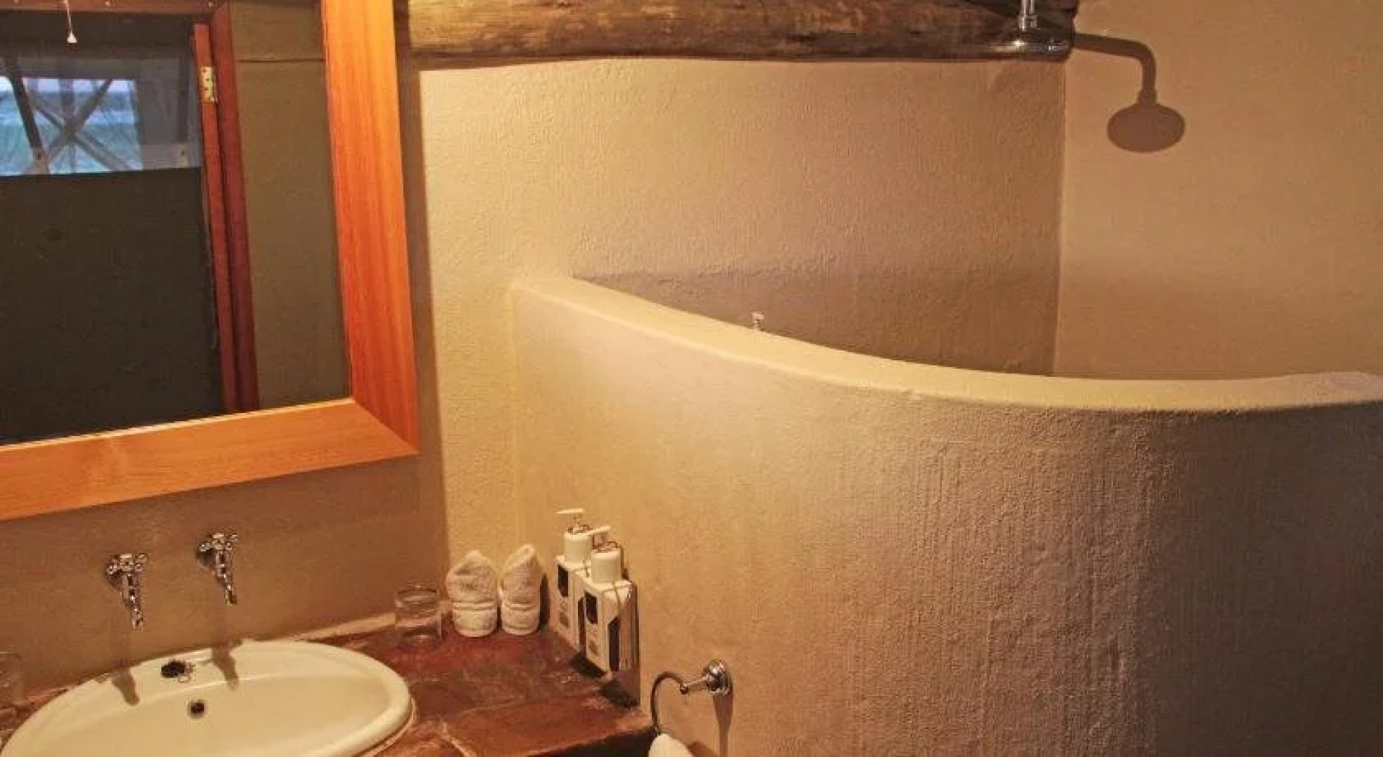 Intu Africa Suricate Tented Kalahari Lodge