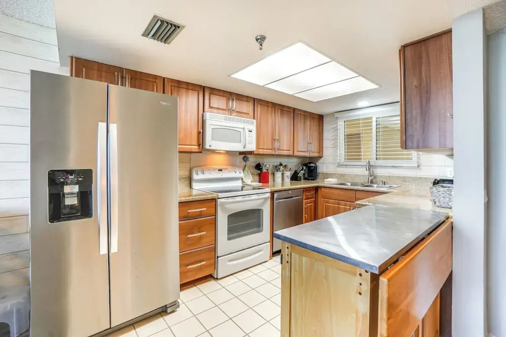 Pool Access & Waterfront Balcony: Hudson Condo!