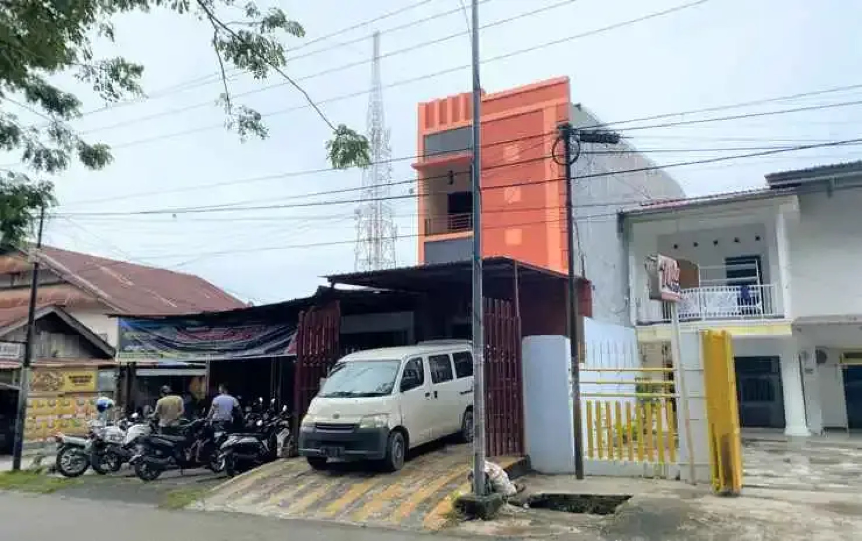 RedDoorz near GOR Lagaligo Palopo