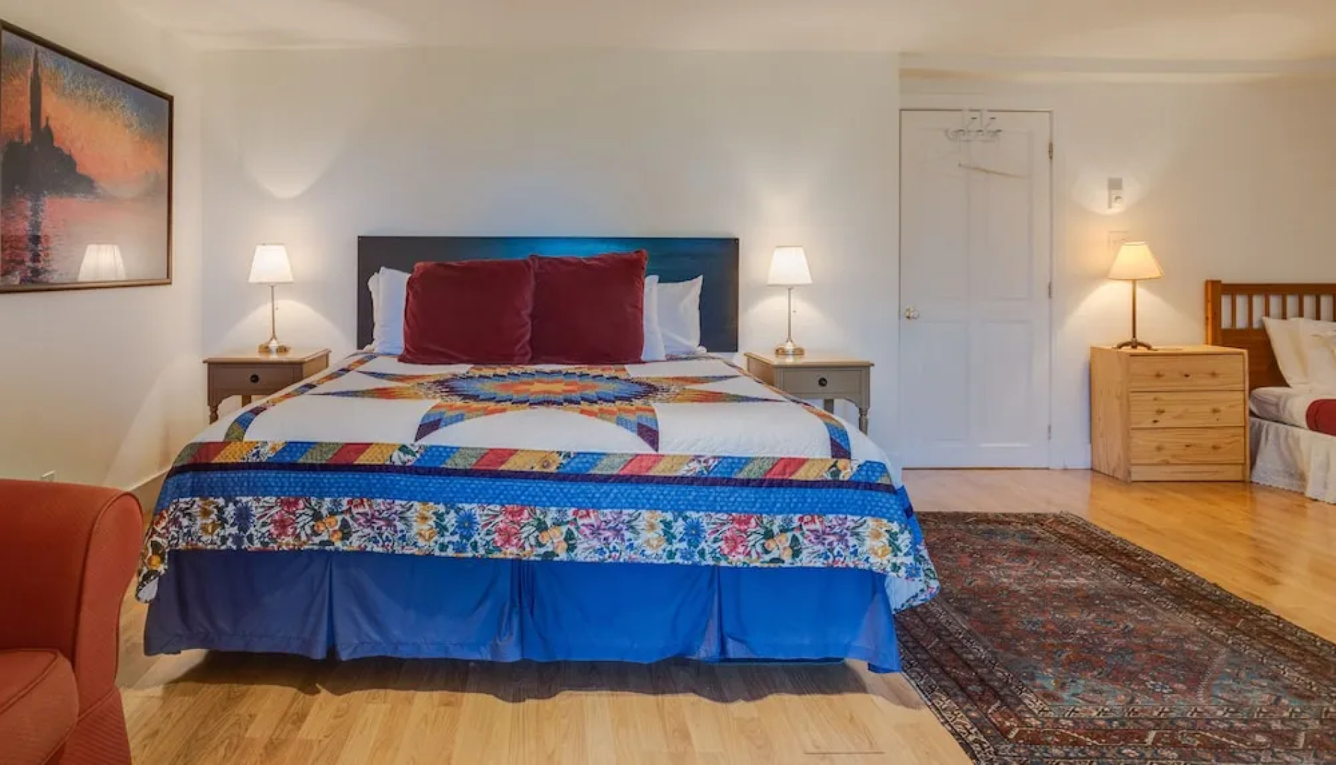 Lovely LacBrome 3 Bdrm Lakefront Cottage