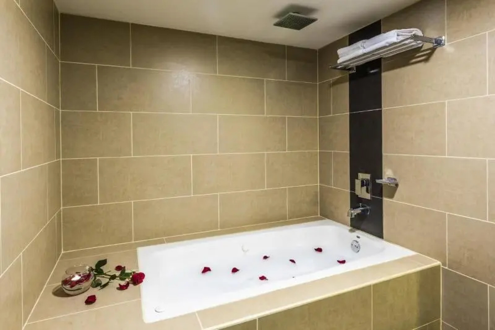 Urban Green Hotel & Suites