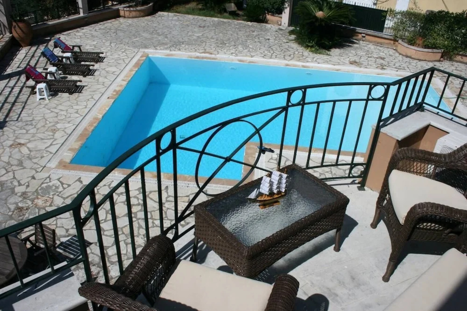 Durrell Corfu Strawberry-pink Villa